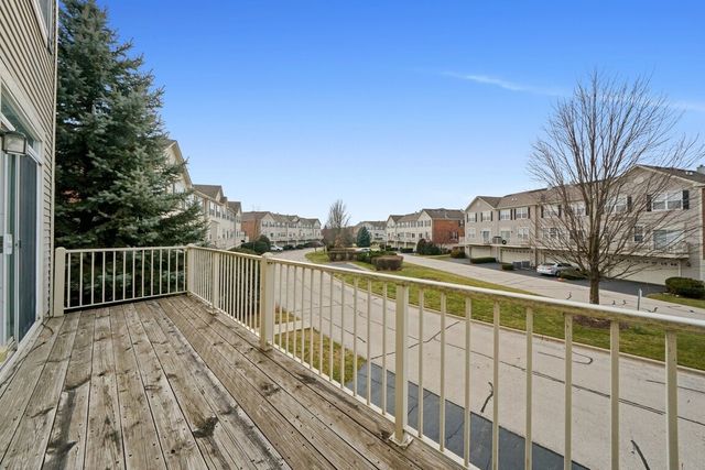 760 Lambert Lane 96-1, Bartlett, IL 60103