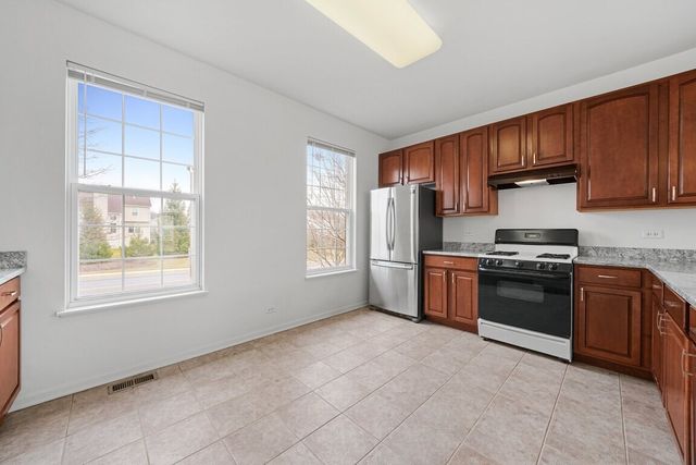 760 Lambert Lane 96-1, Bartlett, IL 60103