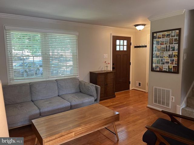 9015 PINEY GROVE DR, Fairfax, VA 22031