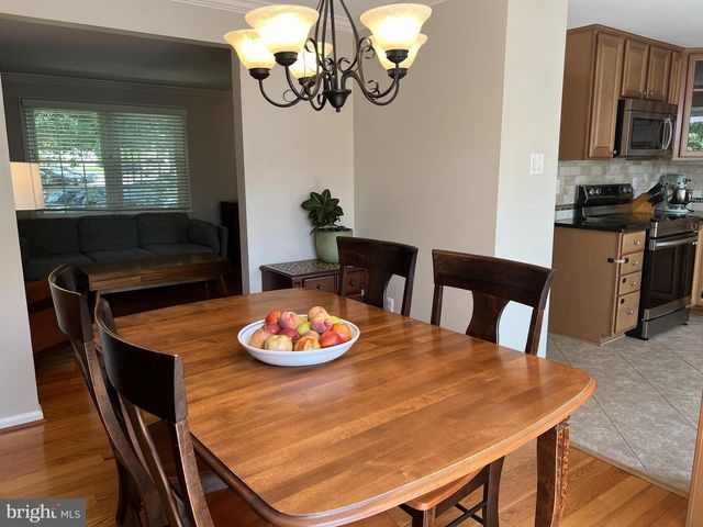 9015 PINEY GROVE DR, Fairfax, VA 22031