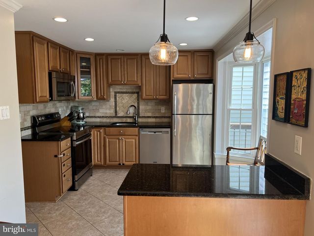 9015 PINEY GROVE DR, Fairfax, VA 22031