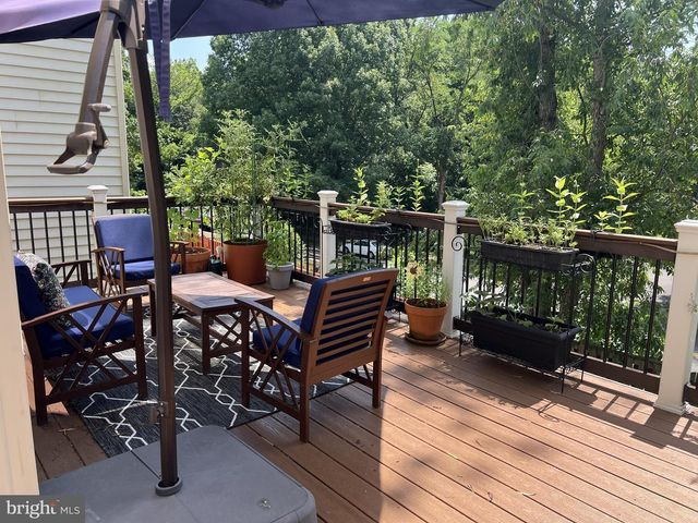 9015 PINEY GROVE DR, Fairfax, VA 22031