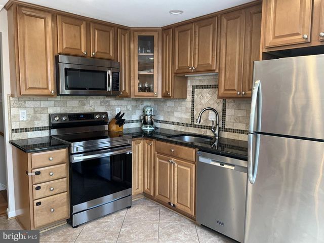 9015 PINEY GROVE DR, Fairfax, VA 22031