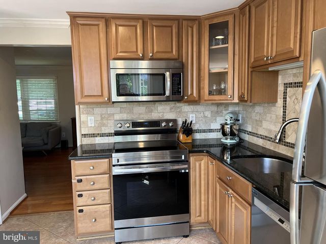 9015 PINEY GROVE DR, Fairfax, VA 22031