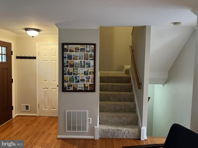 9015 PINEY GROVE DR, Fairfax, VA 22031