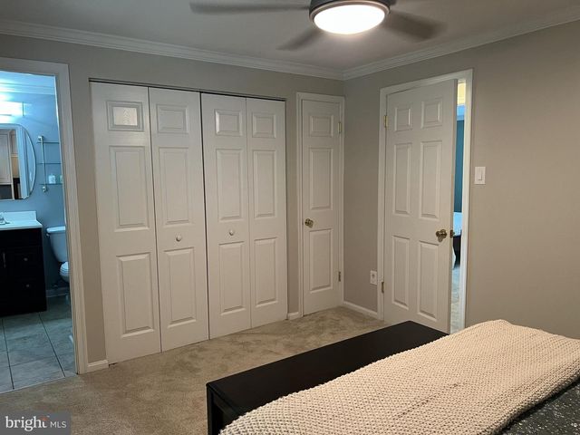 9015 PINEY GROVE DR, Fairfax, VA 22031