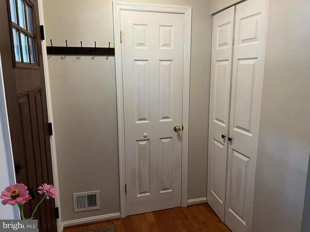 9015 PINEY GROVE DR, Fairfax, VA 22031
