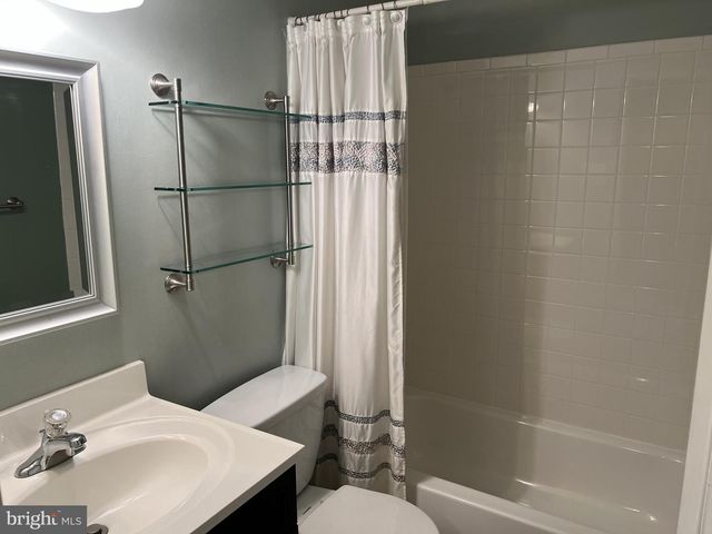 9015 PINEY GROVE DR, Fairfax, VA 22031