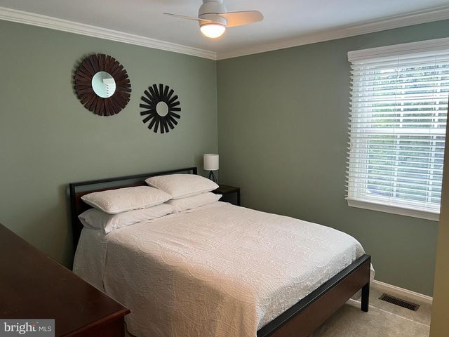 9015 PINEY GROVE DR, Fairfax, VA 22031