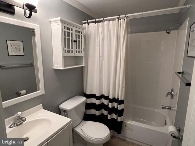 9015 PINEY GROVE DR, Fairfax, VA 22031