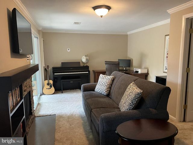 9015 PINEY GROVE DR, Fairfax, VA 22031
