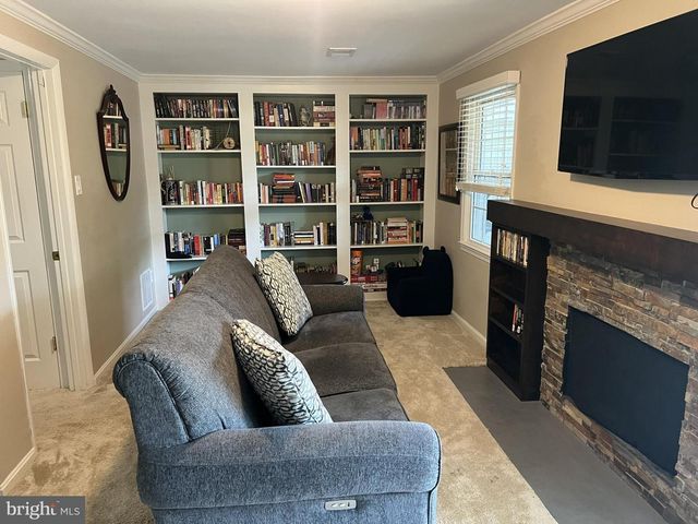 9015 PINEY GROVE DR, Fairfax, VA 22031