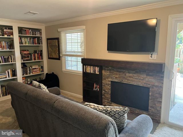 9015 PINEY GROVE DR, Fairfax, VA 22031
