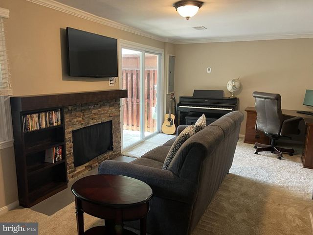 9015 PINEY GROVE DR, Fairfax, VA 22031