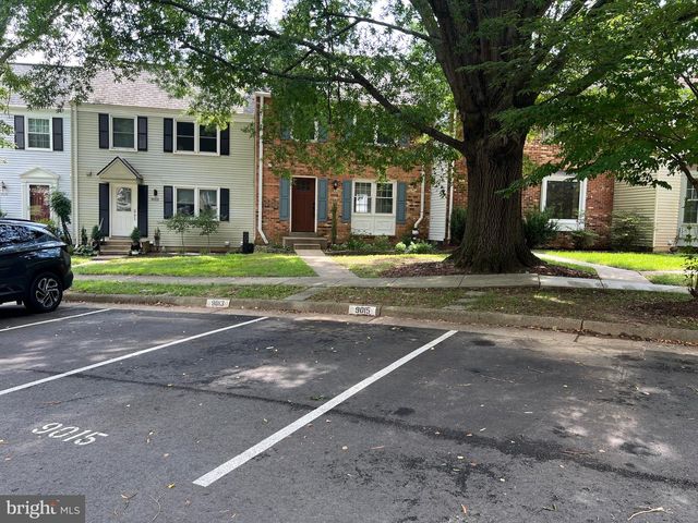 9015 PINEY GROVE DR, Fairfax, VA 22031