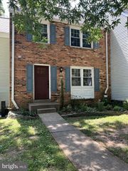 9015 PINEY GROVE DR, Fairfax, VA 22031