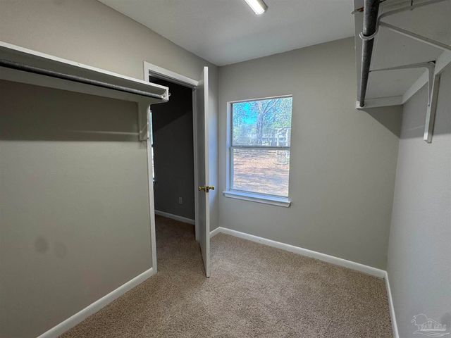 6426 Walnut St, Milton, FL 32570