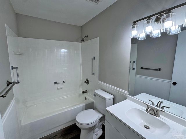 6426 Walnut St, Milton, FL 32570