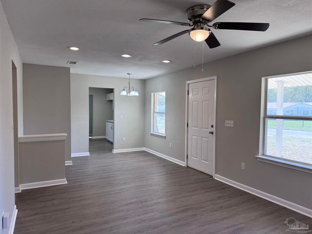 6426 Walnut St, Milton, FL 32570