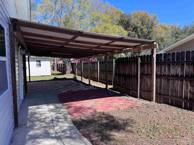 6426 Walnut St, Milton, FL 32570