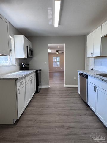 6426 Walnut St, Milton, FL 32570