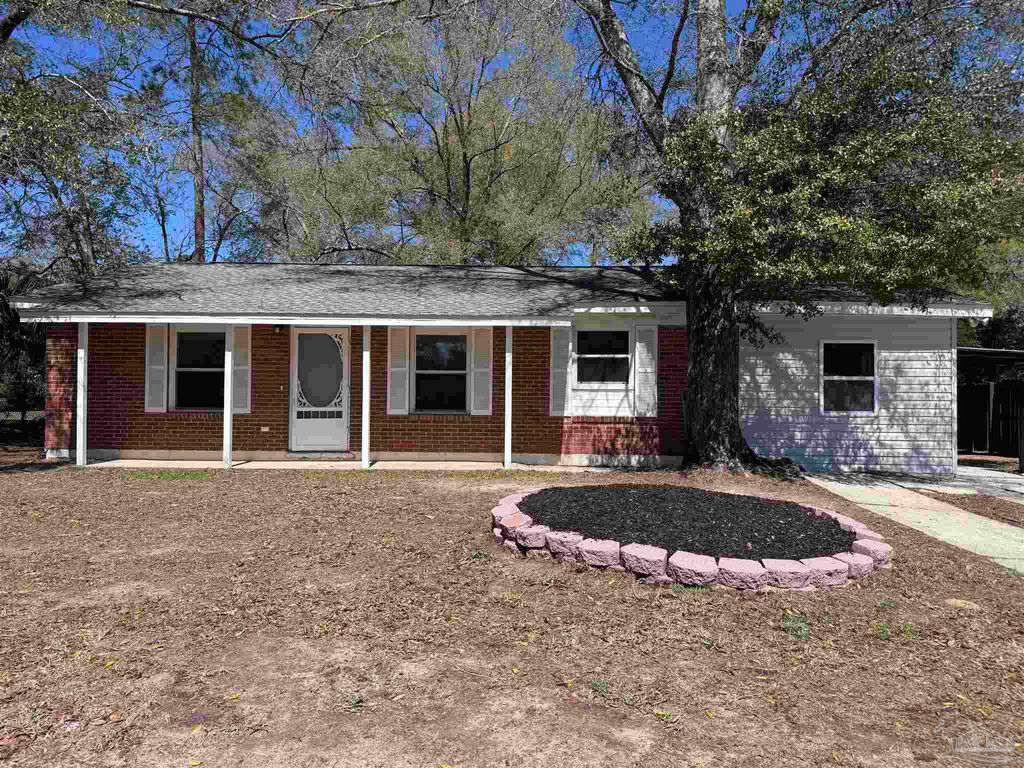 6426 Walnut St, Milton, FL 32570