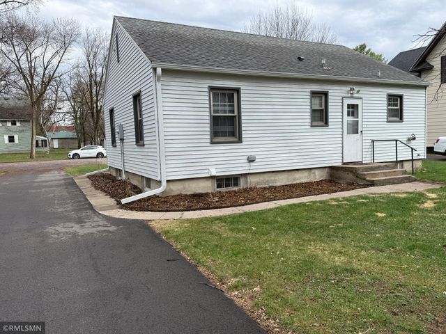 303 8th Avenue S, Princeton, MN 55371