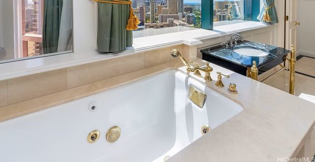 1888 Kalakaua Avenue 3504, Honolulu, HI 96815