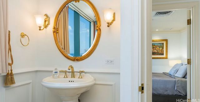 1888 Kalakaua Avenue 3504, Honolulu, HI 96815