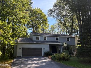 15 Ashford Lane, Colonie, NY 12309