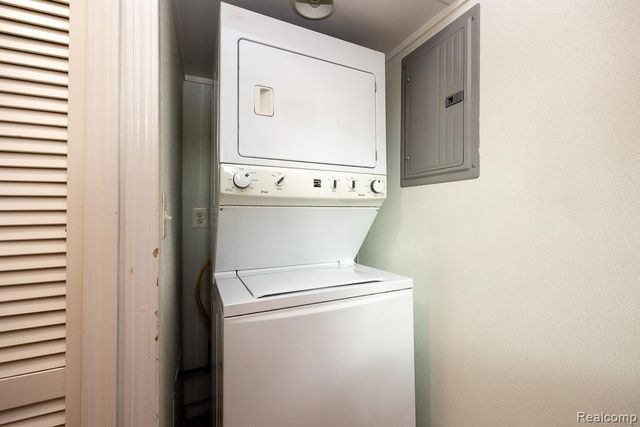 7052 Meadow Avenue, Warren, MI 48091