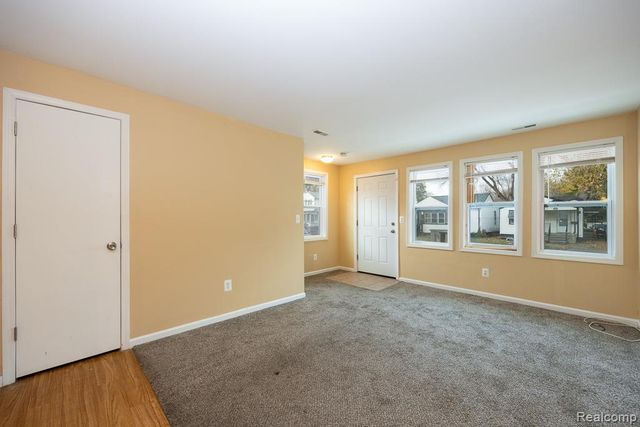 7052 Meadow Avenue, Warren, MI 48091