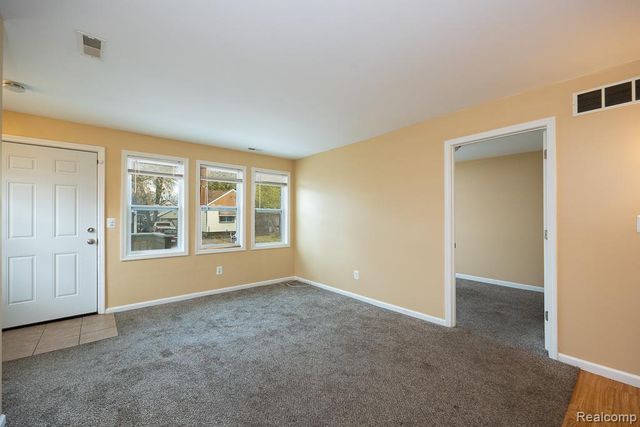 7052 Meadow Avenue, Warren, MI 48091