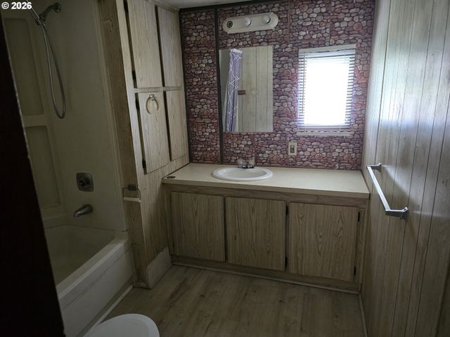 101 Ne DARRELL Ave, Winston, OR 97496