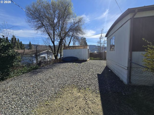 101 Ne DARRELL Ave, Winston, OR 97496