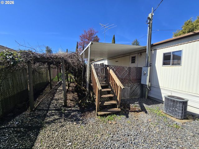 101 Ne DARRELL Ave, Winston, OR 97496