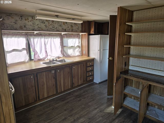 101 Ne DARRELL Ave, Winston, OR 97496