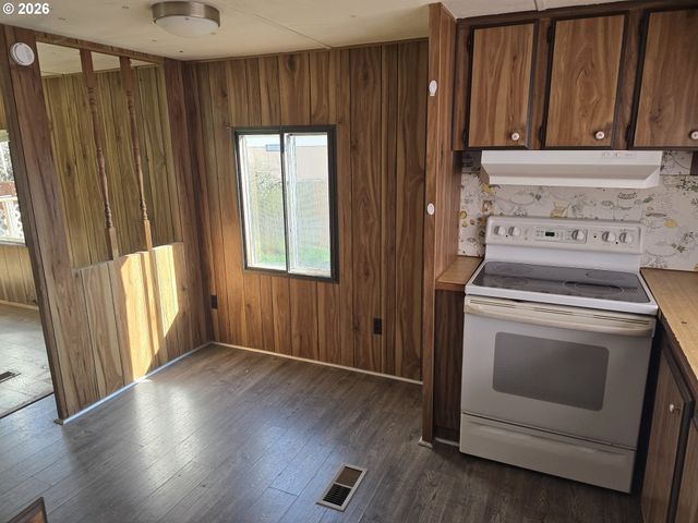 101 Ne DARRELL Ave, Winston, OR 97496