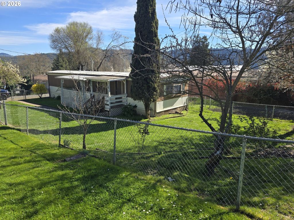 101 Ne DARRELL Ave, Winston, OR 97496