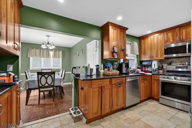 914 Inwood Pl, Rahway City, NJ 07065