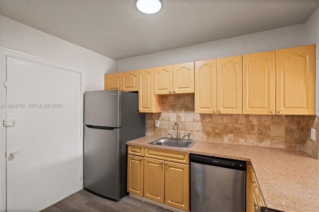 9972 SW 88th St 1126, Miami, FL 33176