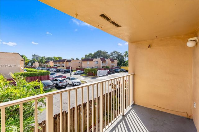 9972 SW 88th St 1126, Miami, FL 33176