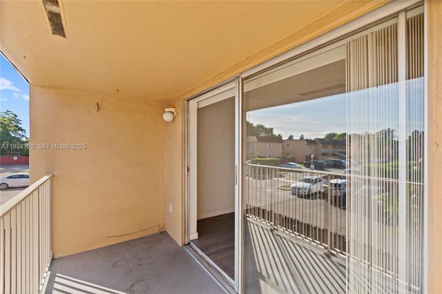 9972 SW 88th St 1126, Miami, FL 33176