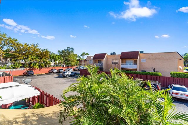 9972 SW 88th St 1126, Miami, FL 33176