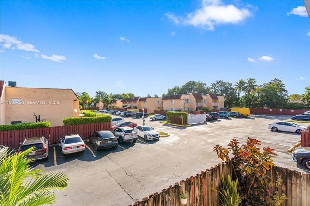 9972 SW 88th St 1126, Miami, FL 33176