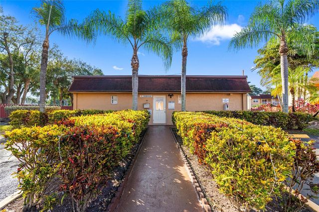 9972 SW 88th St 1126, Miami, FL 33176