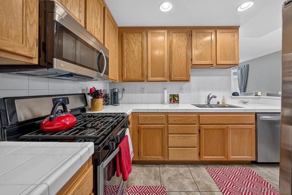 Image 27 of property listing at 1860 Rouge Dr, Chula Vista, CA 91913