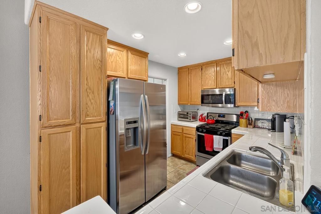 Image 36 of property listing at 1860 Rouge Dr, Chula Vista, CA 91913