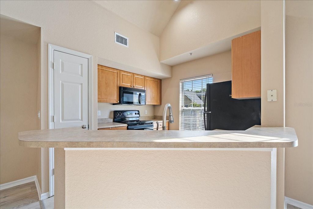 Image 11 of property listing at 5540 ROSEHILL ROAD 201, Sarasota, FL 34233