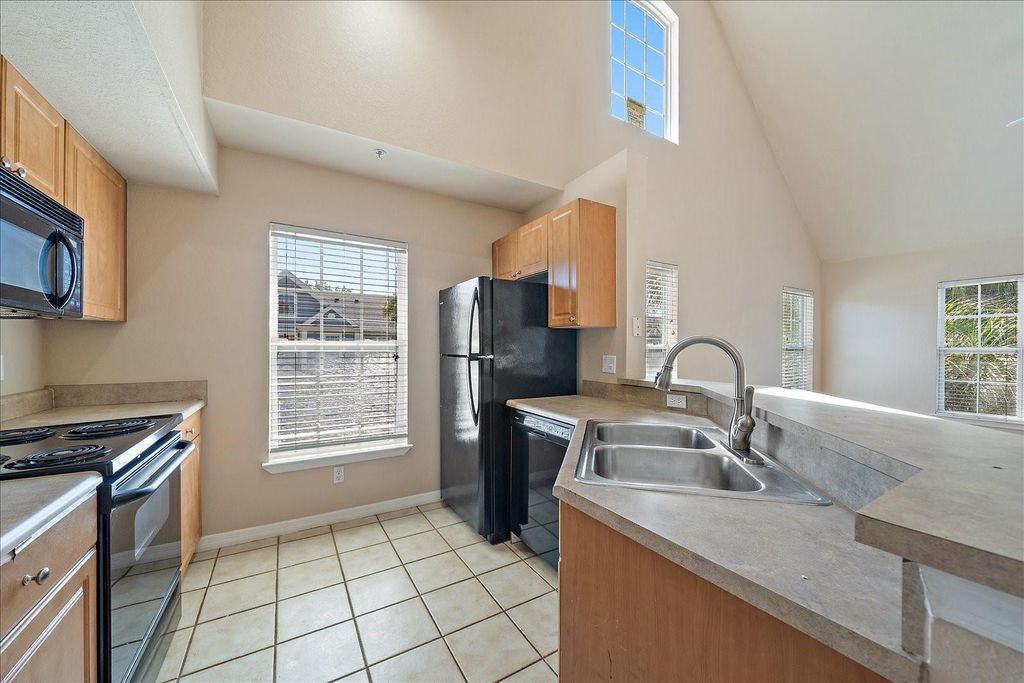 Image 13 of property listing at 5540 ROSEHILL ROAD 201, Sarasota, FL 34233